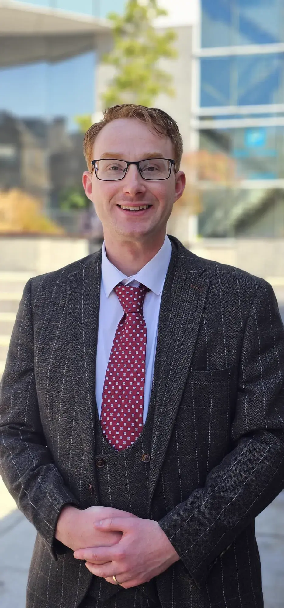 Dr Lachlan Calder